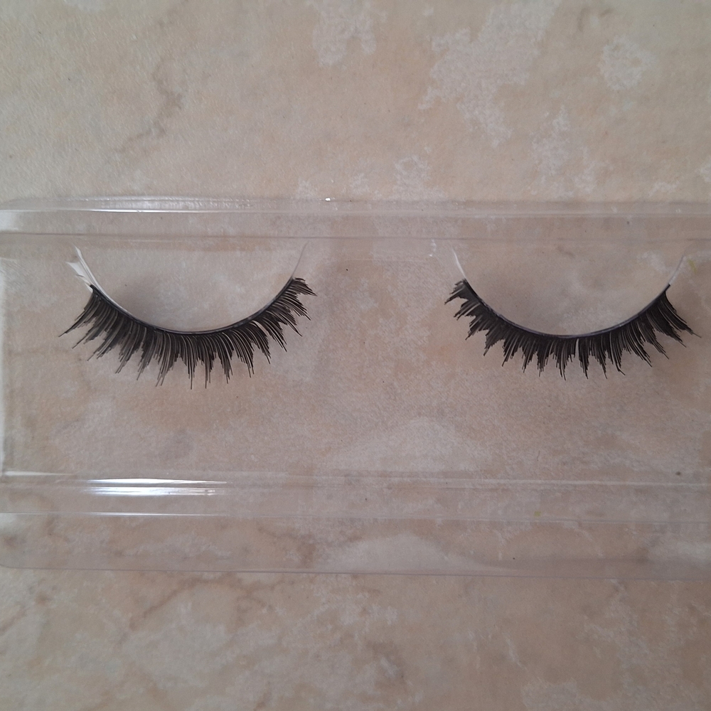 Eyelashes / glam eyelashes